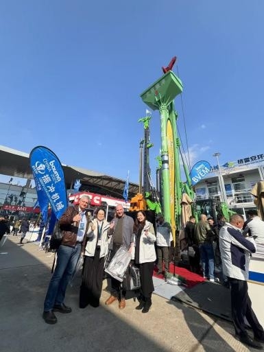 Produttore cinese 214kN forza centrifuga Vibroflotation dispositivo montato su una piattaforma di trivellazione condivisione del sistema di alimentazione