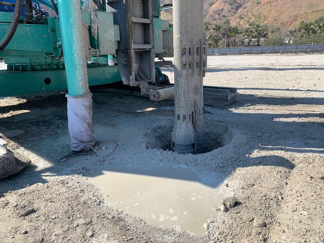 Tipo di struttura di camminata del mucchio dell'alimentazione dell'attrezzatura inferiore di Vibroflot per limo Clay Soft Soil Improvement